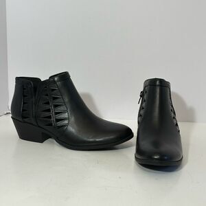 SODA Black Zip Up Ankle Bootie | Women Size 8.5